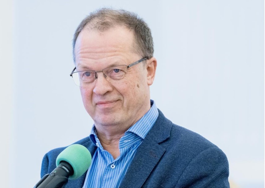 Portrait of man before a microphone