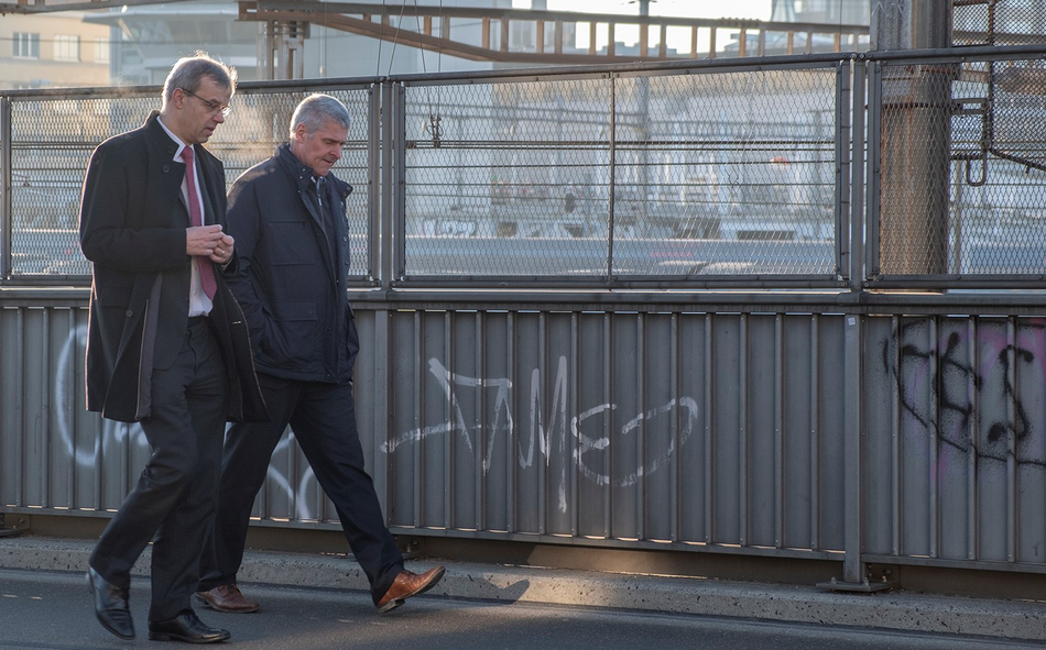 Jan Palmowski and Rector Christian Leumann // Photo: University of Bern/Vera Knöpfel