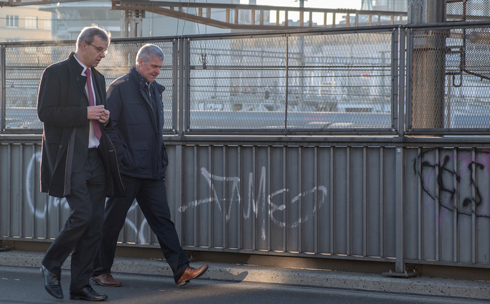 Jan Palmowski and Rector Christian Leumann // Photo: University of Bern/Vera Knöpfel