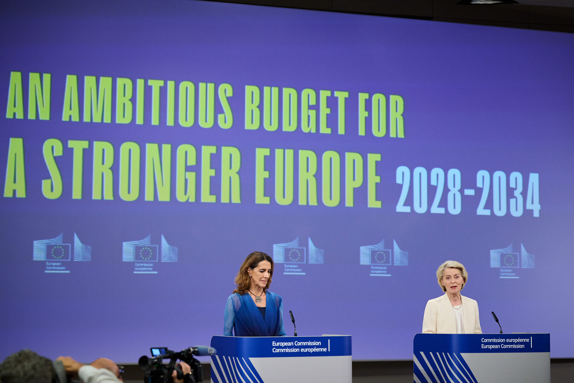 Paula Pinho and Ursula von der Leyen speaking at the press conference